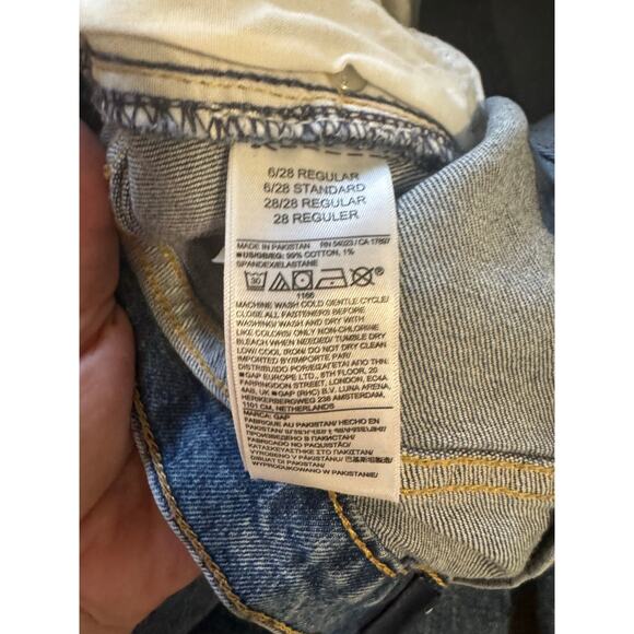 Gap 90s Loose Jeans Distressed Ripped Size 6/ 28R - Picture 7 of 8